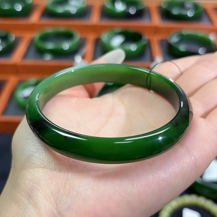 和田玉（碧玉）未镶嵌手镯红皮白加绿
