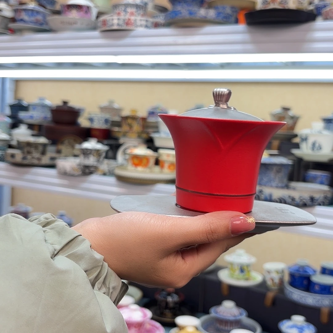 盖碗里的水煮开了