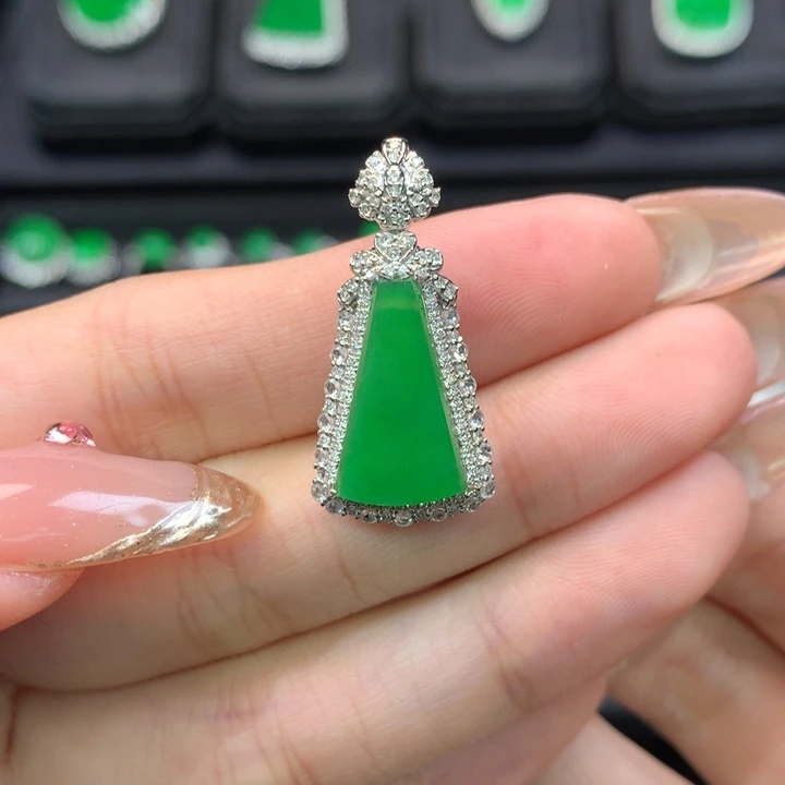 翡翠吊坠(不含链)18K金镶嵌