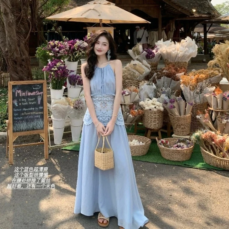 tina/2025夏季新款时尚气质高级感挂脖刺绣镂空拼接设计感连衣裙