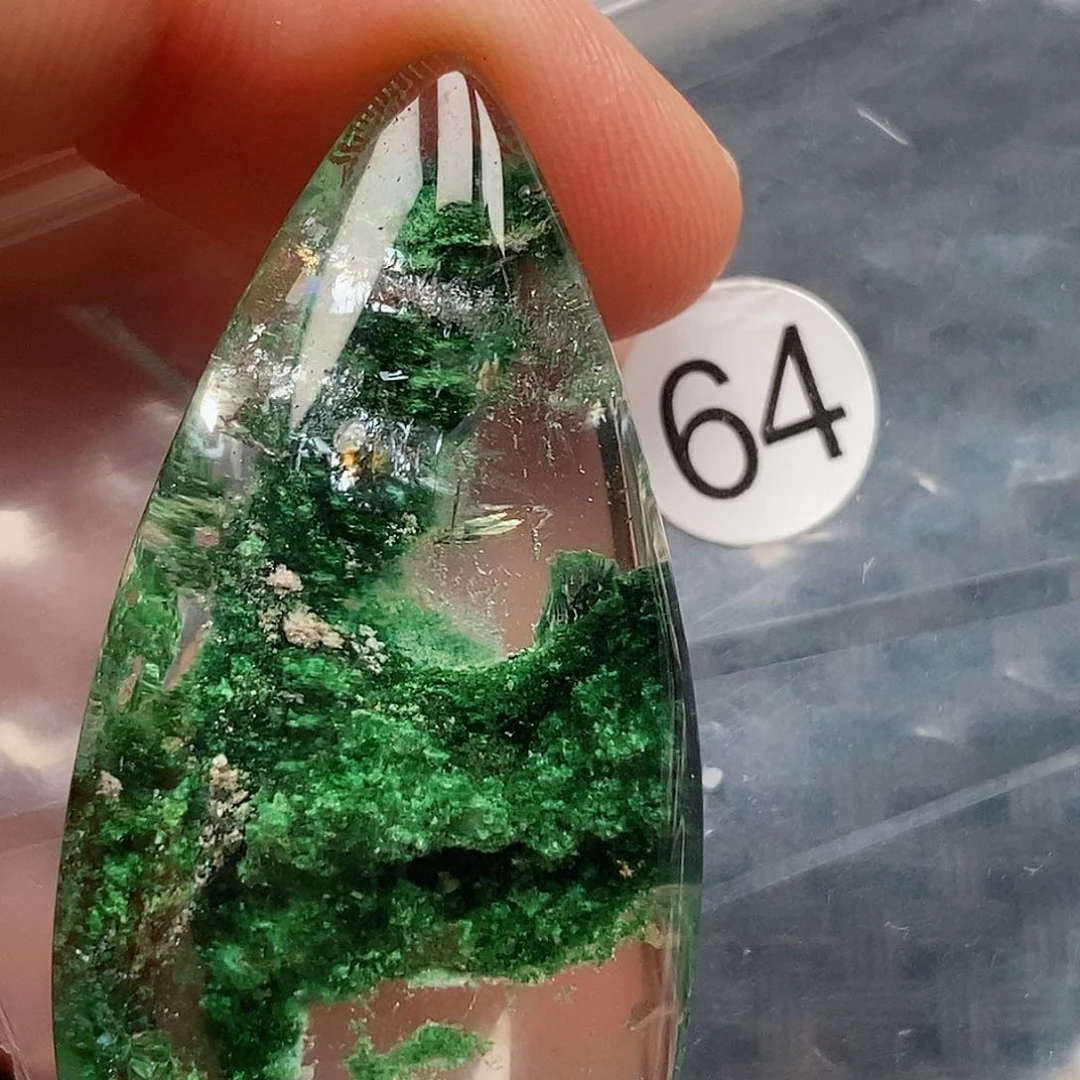 未镶嵌颈饰水晶大**疆