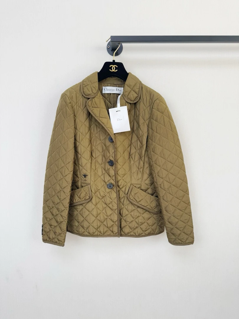 99新 DIOR/迪奥 Dior迪奥全新带吊牌橄榄绿棉服/36码