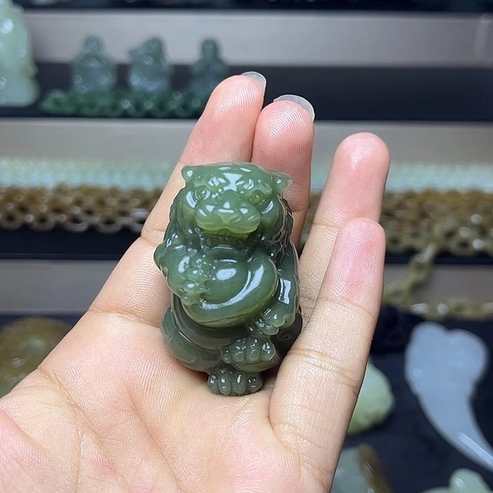 …***…颈饰未镶嵌和田玉