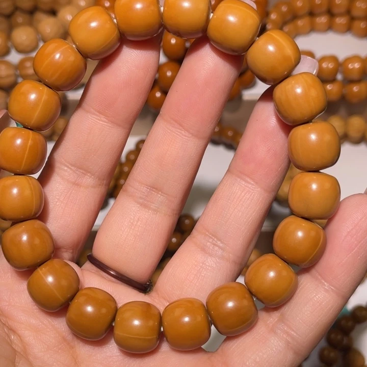 居***人手串猴头核桃猴头