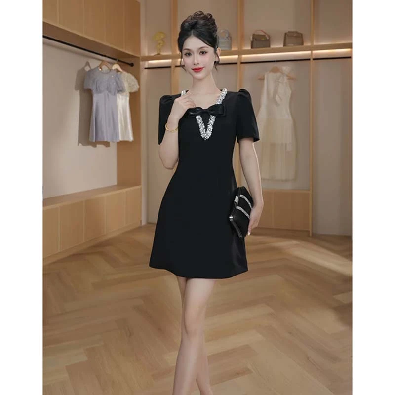 2025新款时尚轻奢法式名媛风气质修身显瘦黑色短款连衣裙D2183