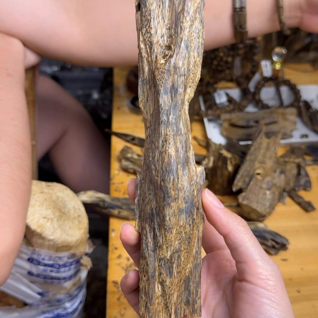 沉香沉香碎屑蓝宝石品种块料59克