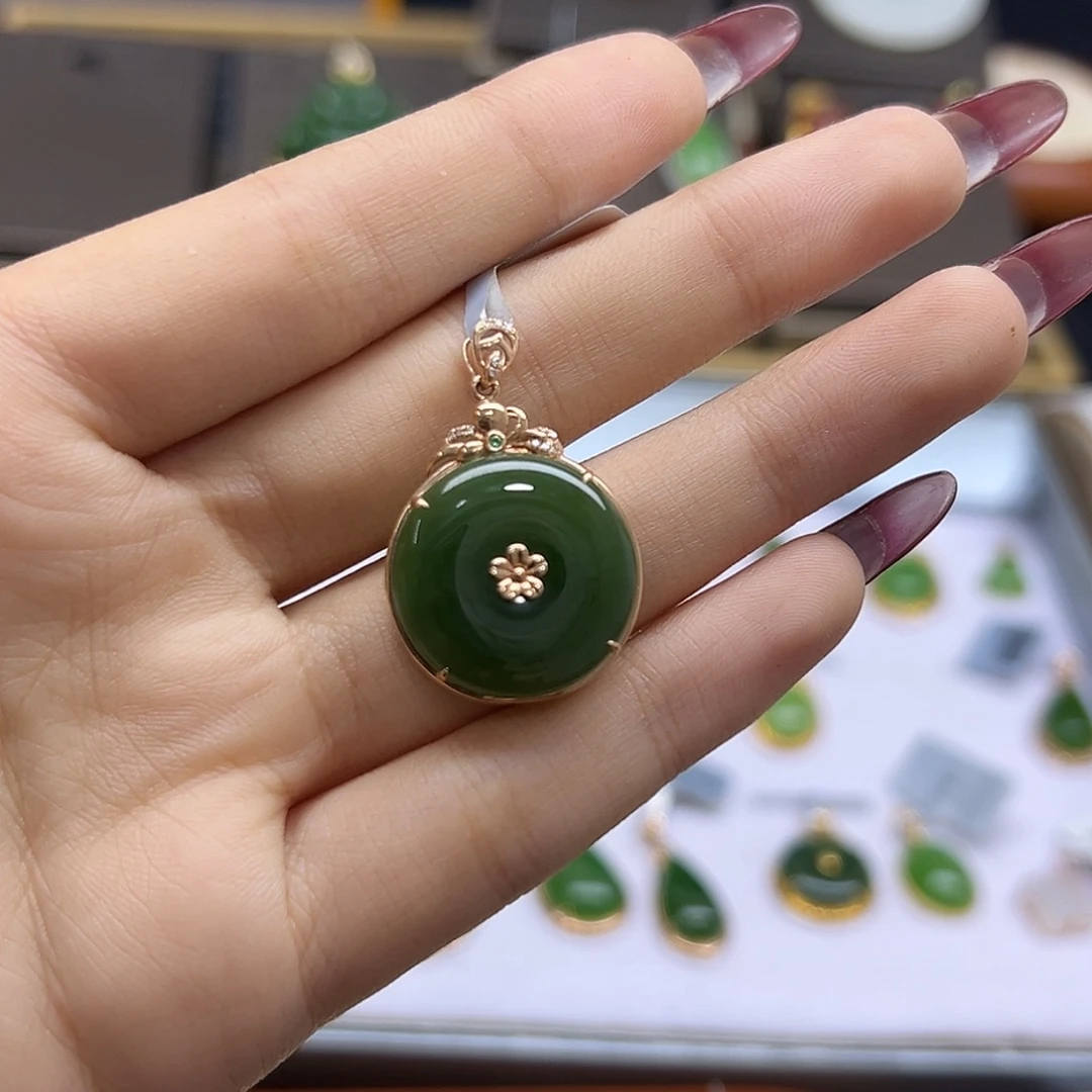 和田玉18K金镶嵌吊坠(赠链)