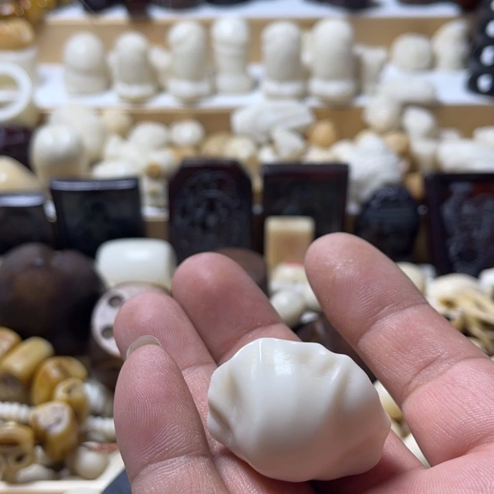 沐****冠象牙果雕刻饺子