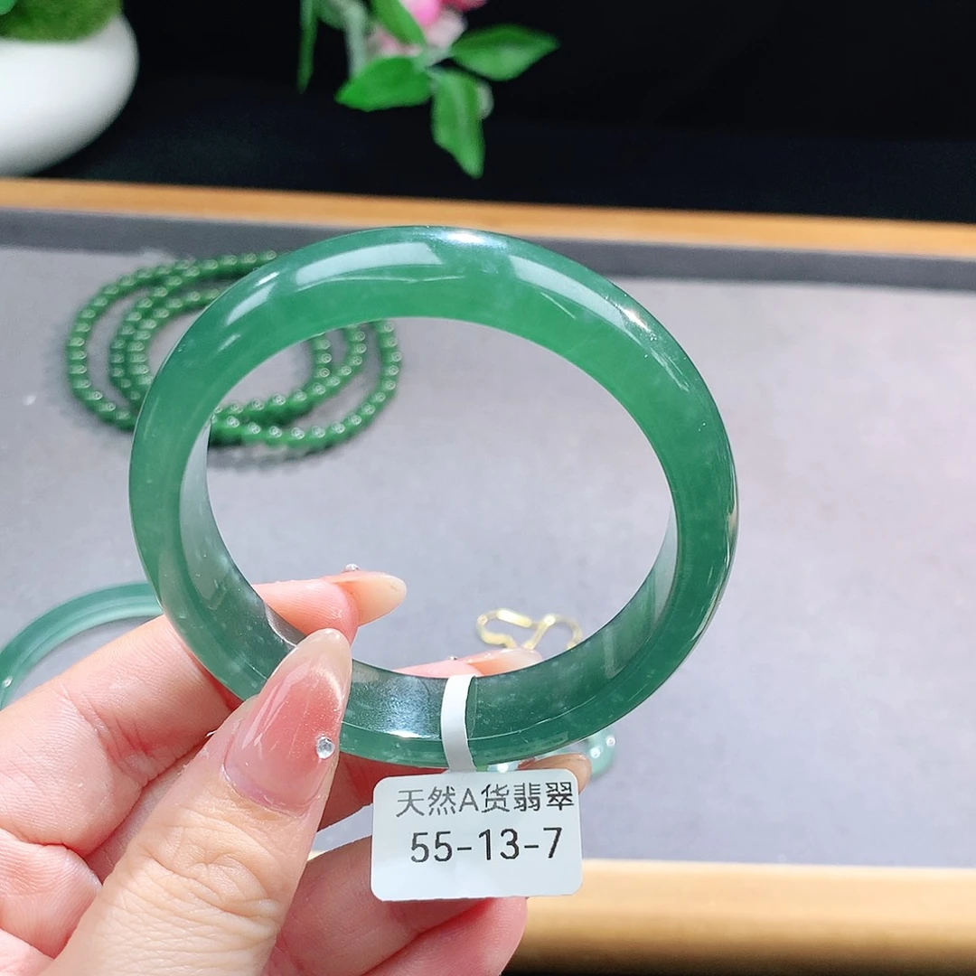 未镶嵌手镯（圆镯）翡翠