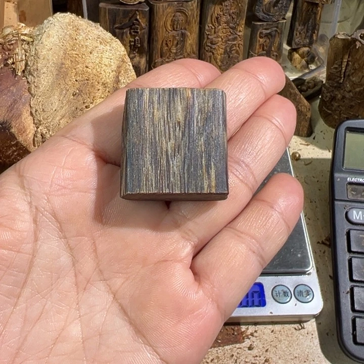 沉香吊坠山*绿棋楠沉香吊坠6.8克
