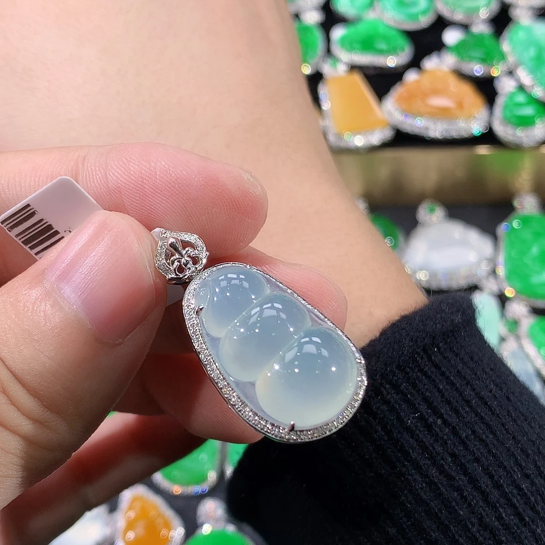 翡翠18K金镶嵌颈饰