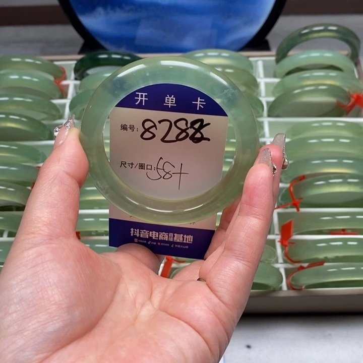 蛇纹石玉手镯合金才*醒