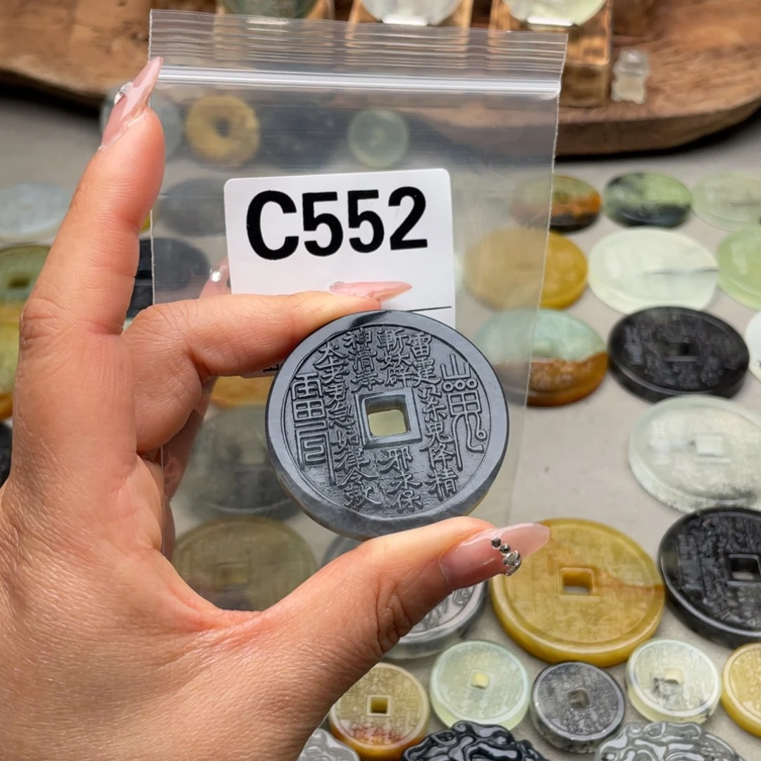 蛇纹石玉颈饰未镶嵌龍*