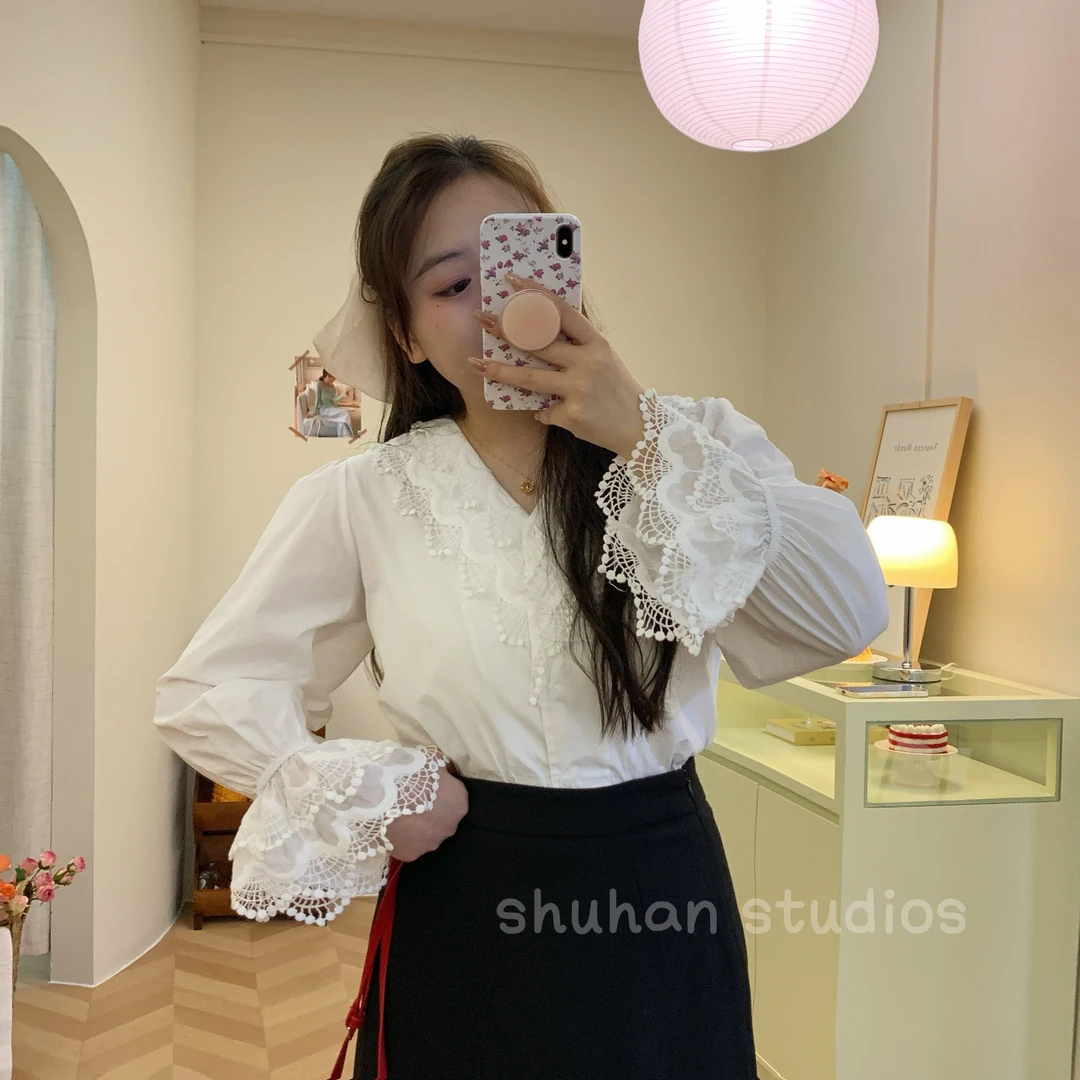 大码法式白色拼接蕾丝花边白色衬衫女2025年新款春季小众V领长袖
