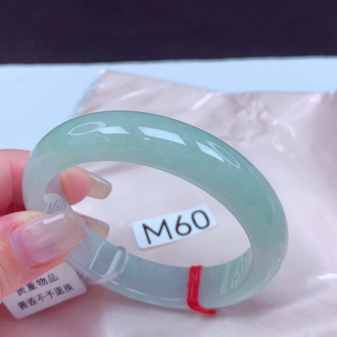 笨****翡翠手镯未镶嵌手镯88