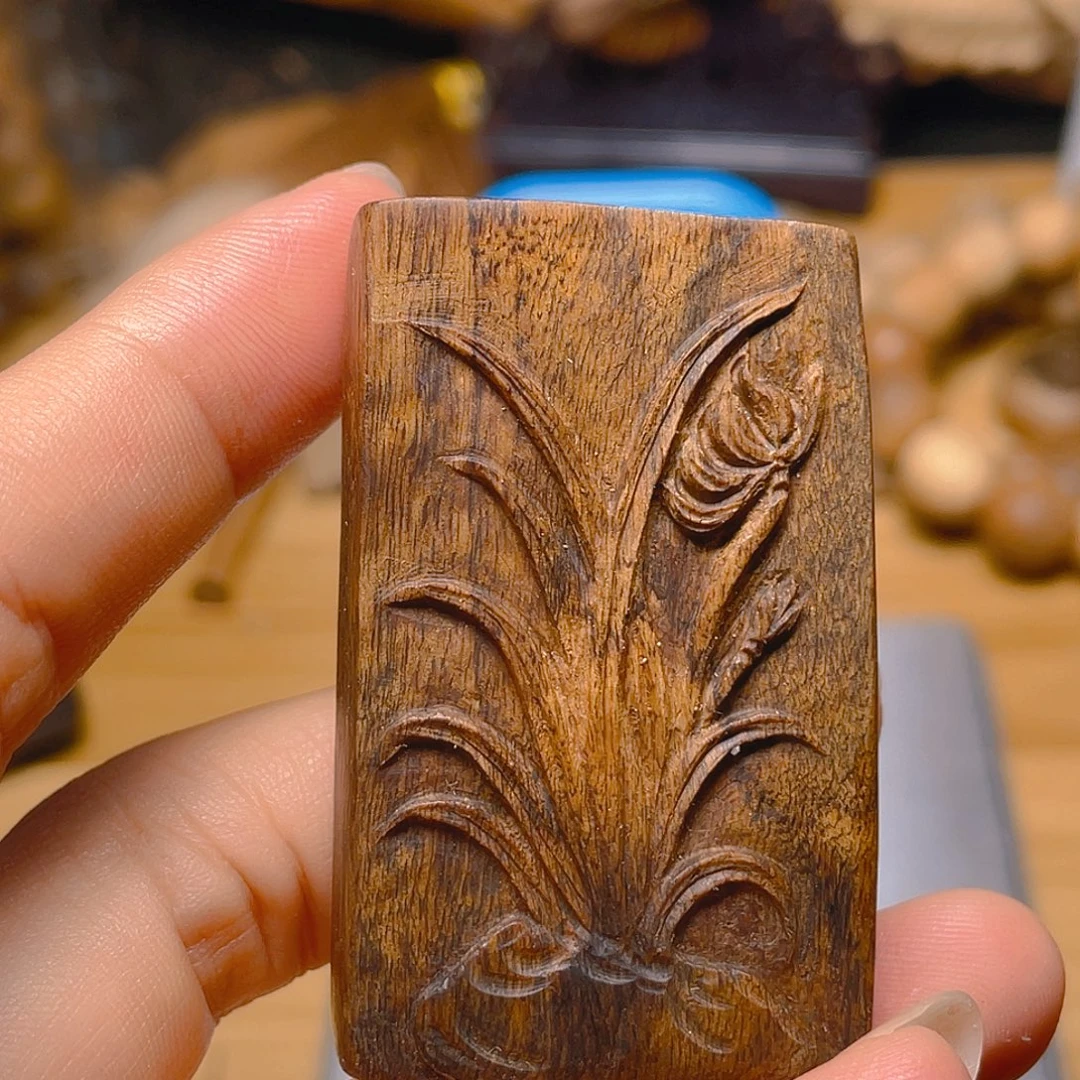 共***油沉香达拉干吊坠18.7克