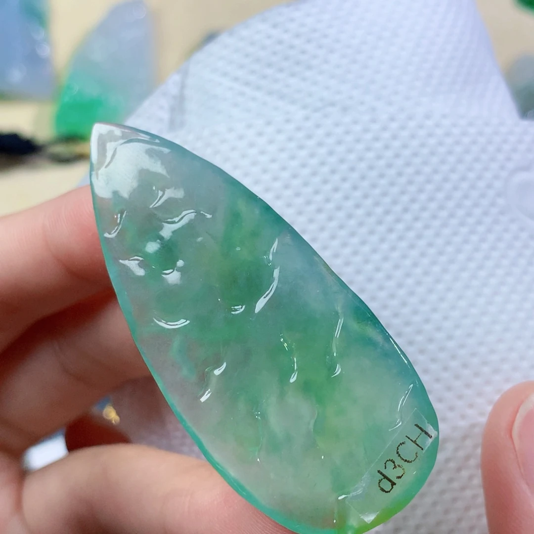 翡翠未镶嵌吊坠(赠链) 3573