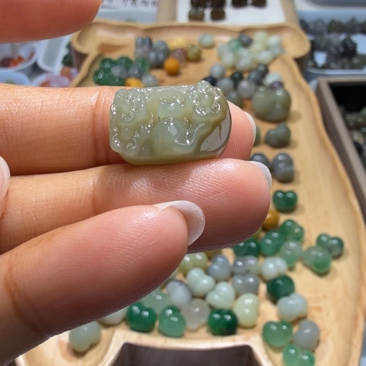 和田玉未镶嵌珠宝半成品