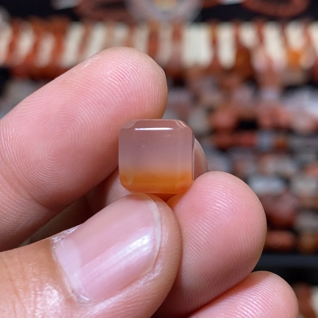 南红玛瑙冰飘未镶嵌方糖1