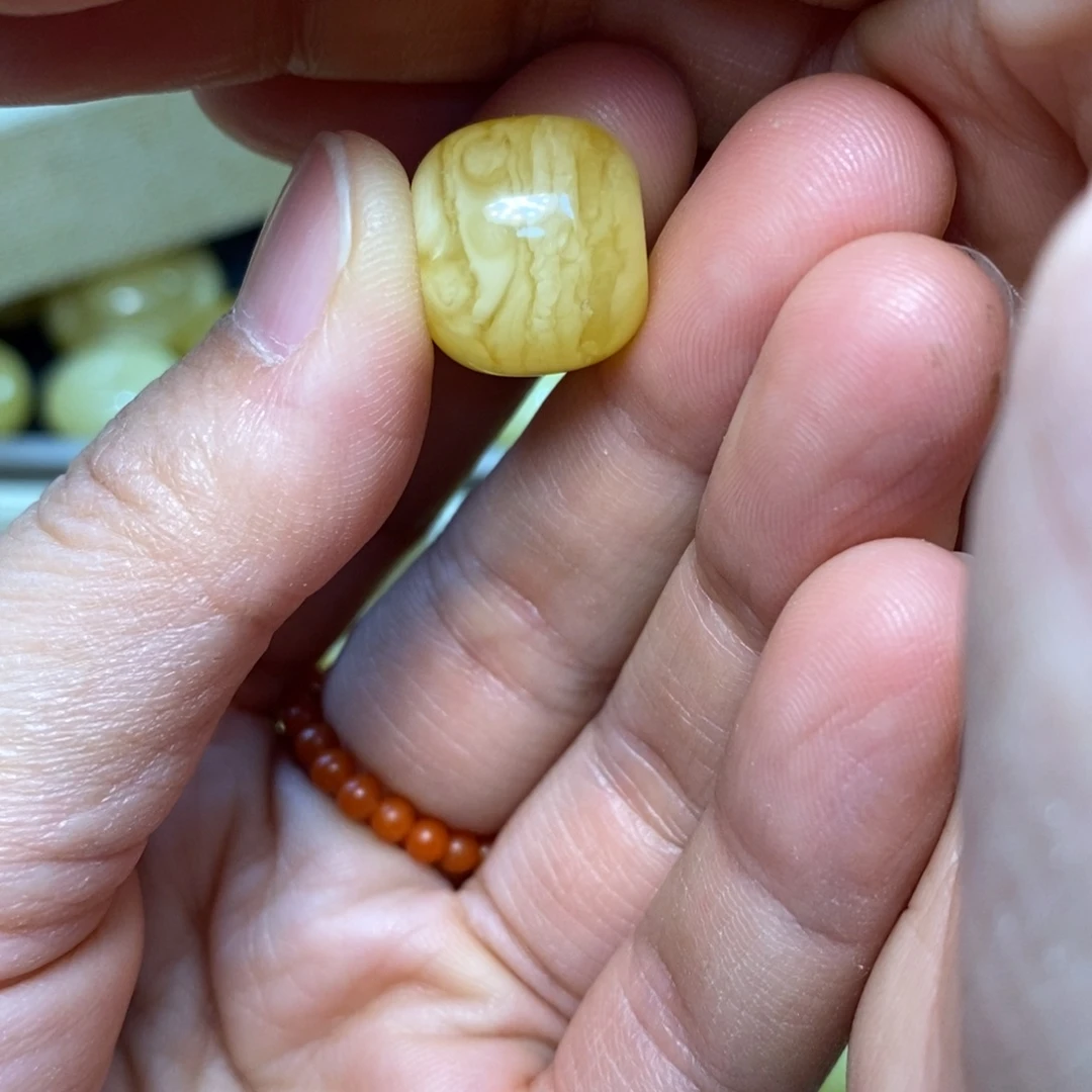 裸石琥珀未镶嵌原矿蜜蜡配珠