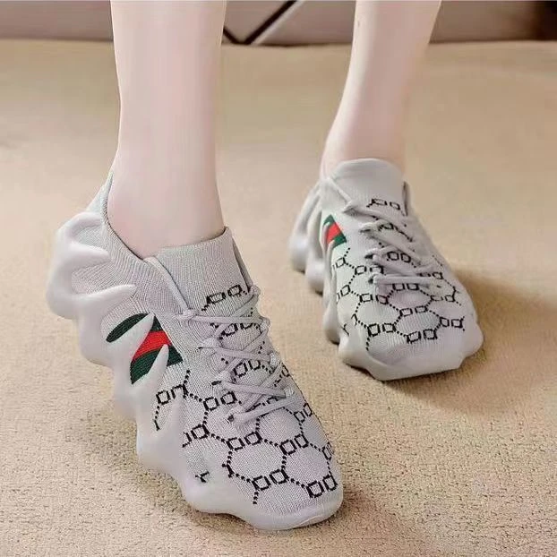 透气软底运动鞋女夏季2025春季新款轻便防滑学生跑步8八爪鱼椰子