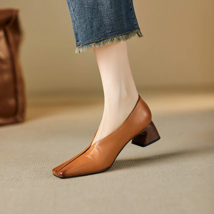 2025新款气质休闲复古方头粗跟一脚蹬时尚百搭日常通勤单鞋真皮女