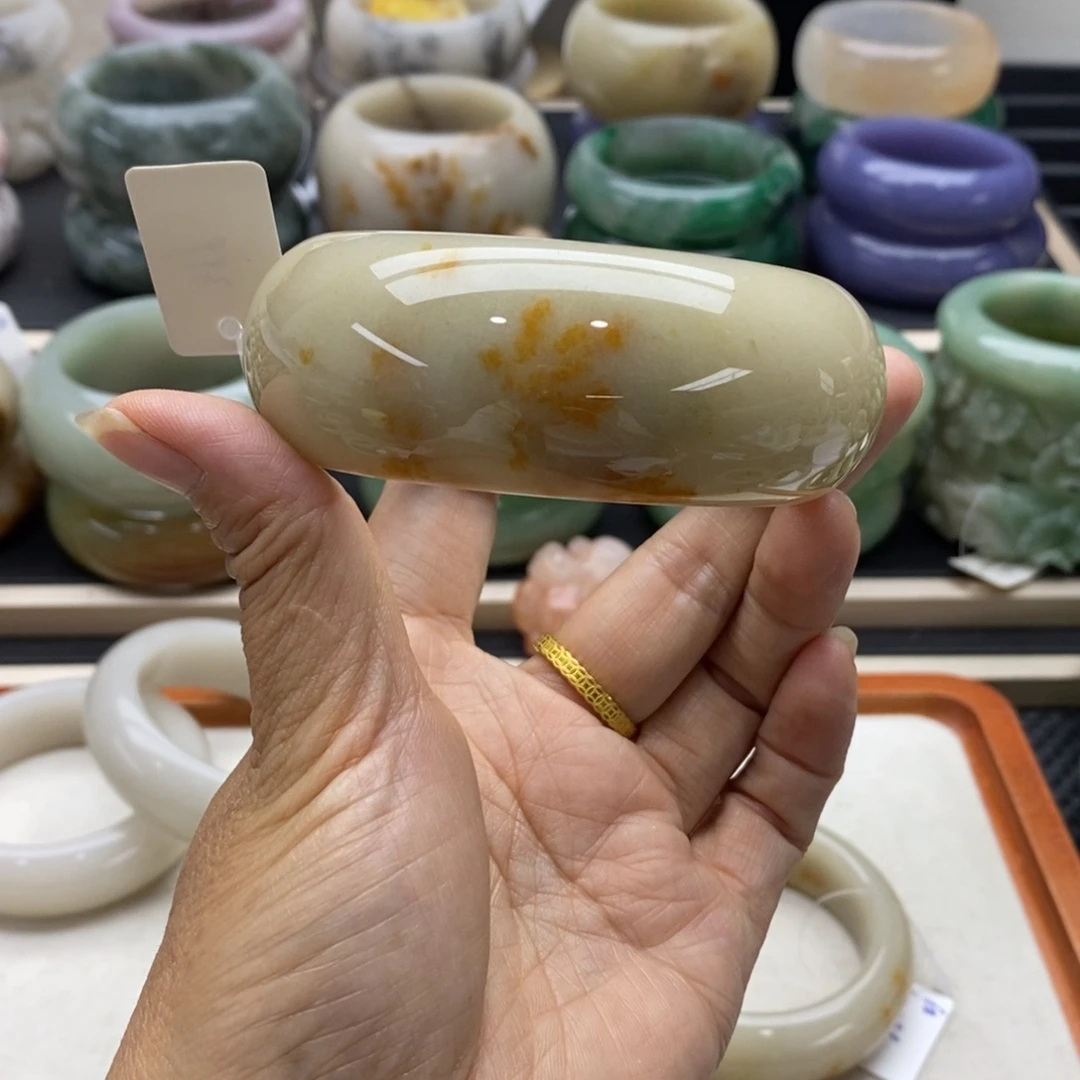 未镶嵌手镯石英岩玉