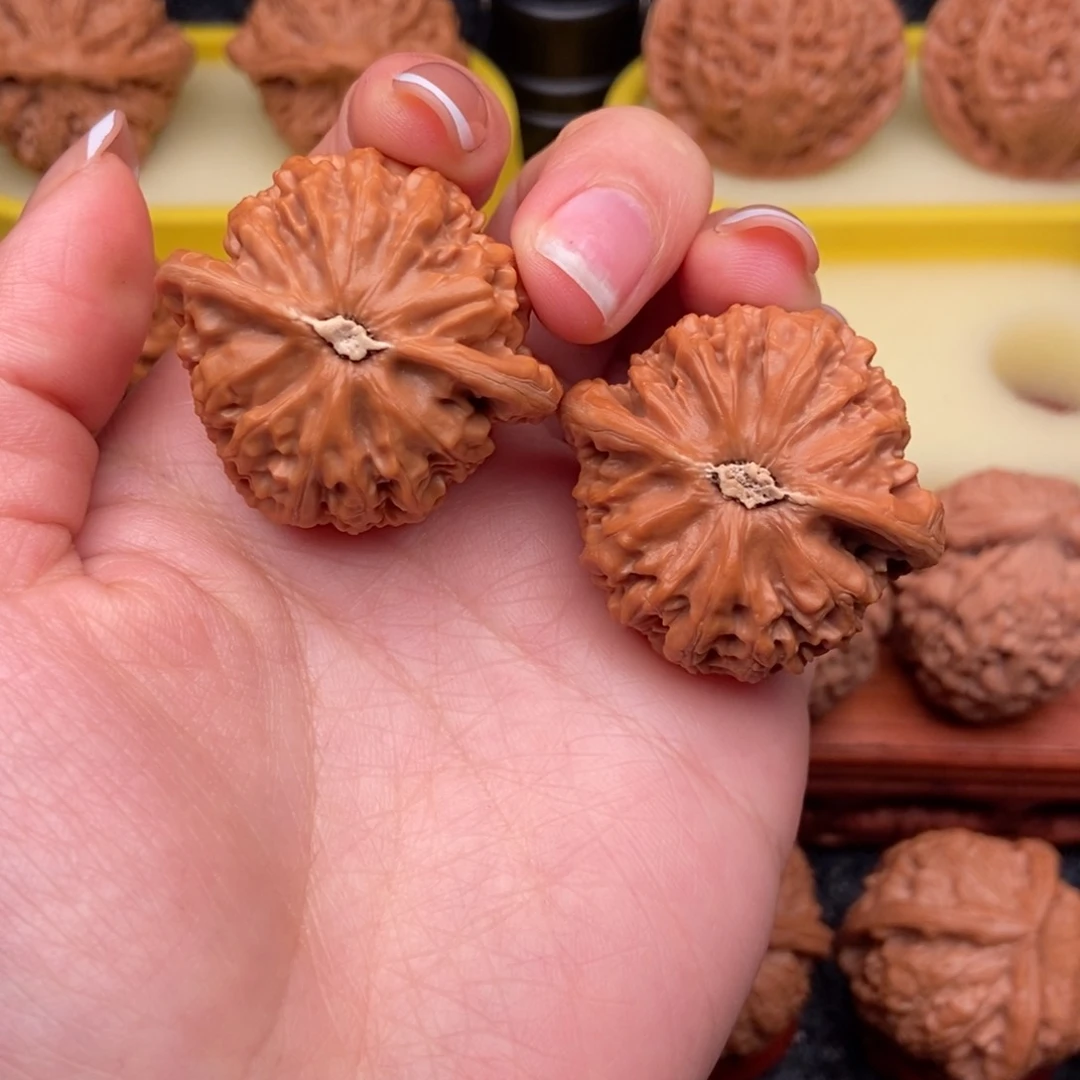 文玩核桃吊坠股**来宫灯