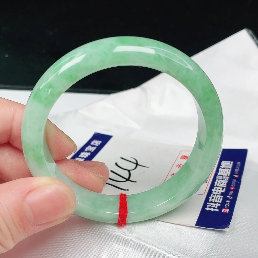 翡翠手镯未镶嵌翡翠