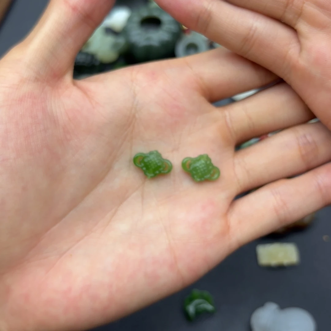 璇***烨和田玉未镶嵌颈饰