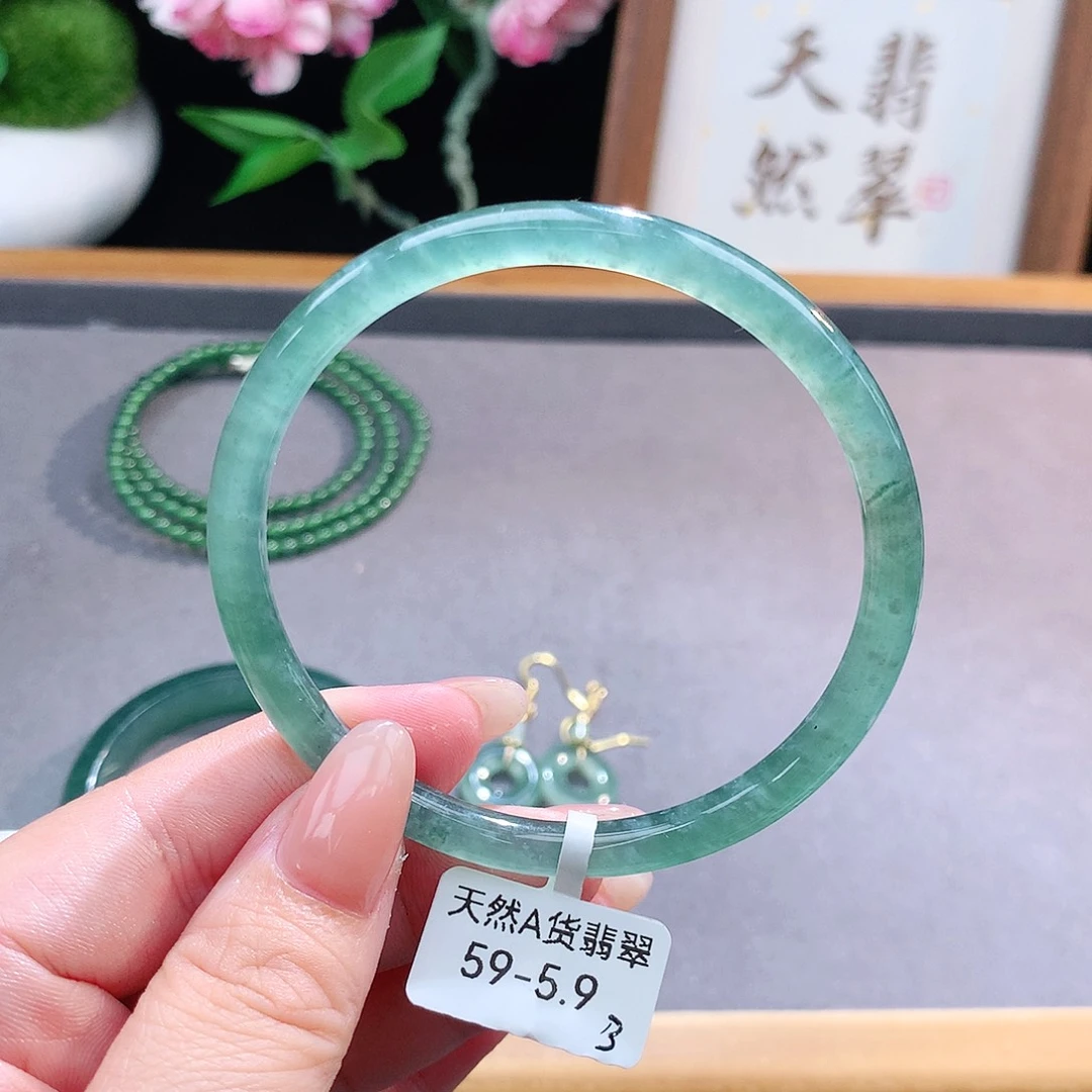 未镶嵌手镯（圆镯）翡翠
