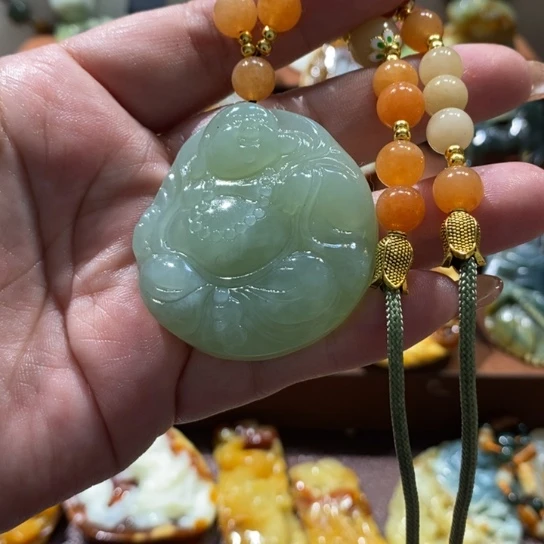 蛇纹石玉未镶嵌颈饰