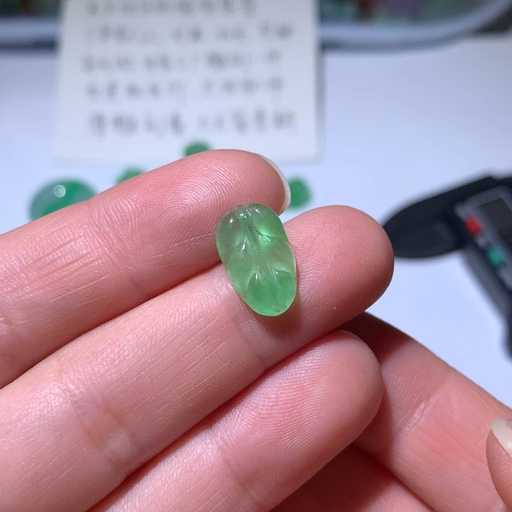 翡翠未镶嵌颈饰翡翠9