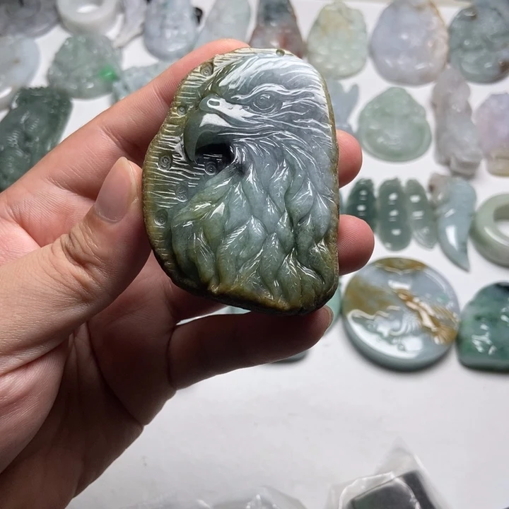 翡翠未镶嵌颈饰鹰牌39