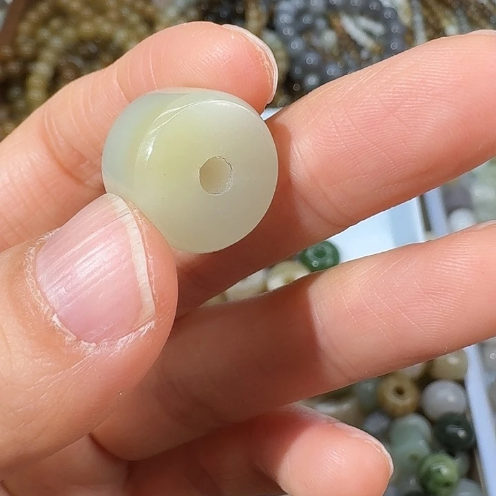 ****洁和田玉未镶嵌颈饰