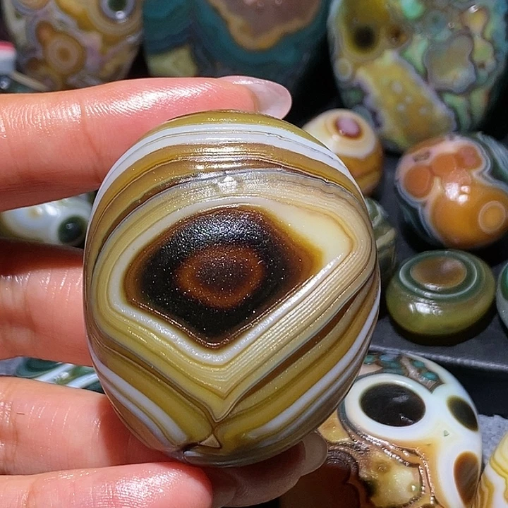 玛瑙/玉髓未镶嵌珠宝奇石107