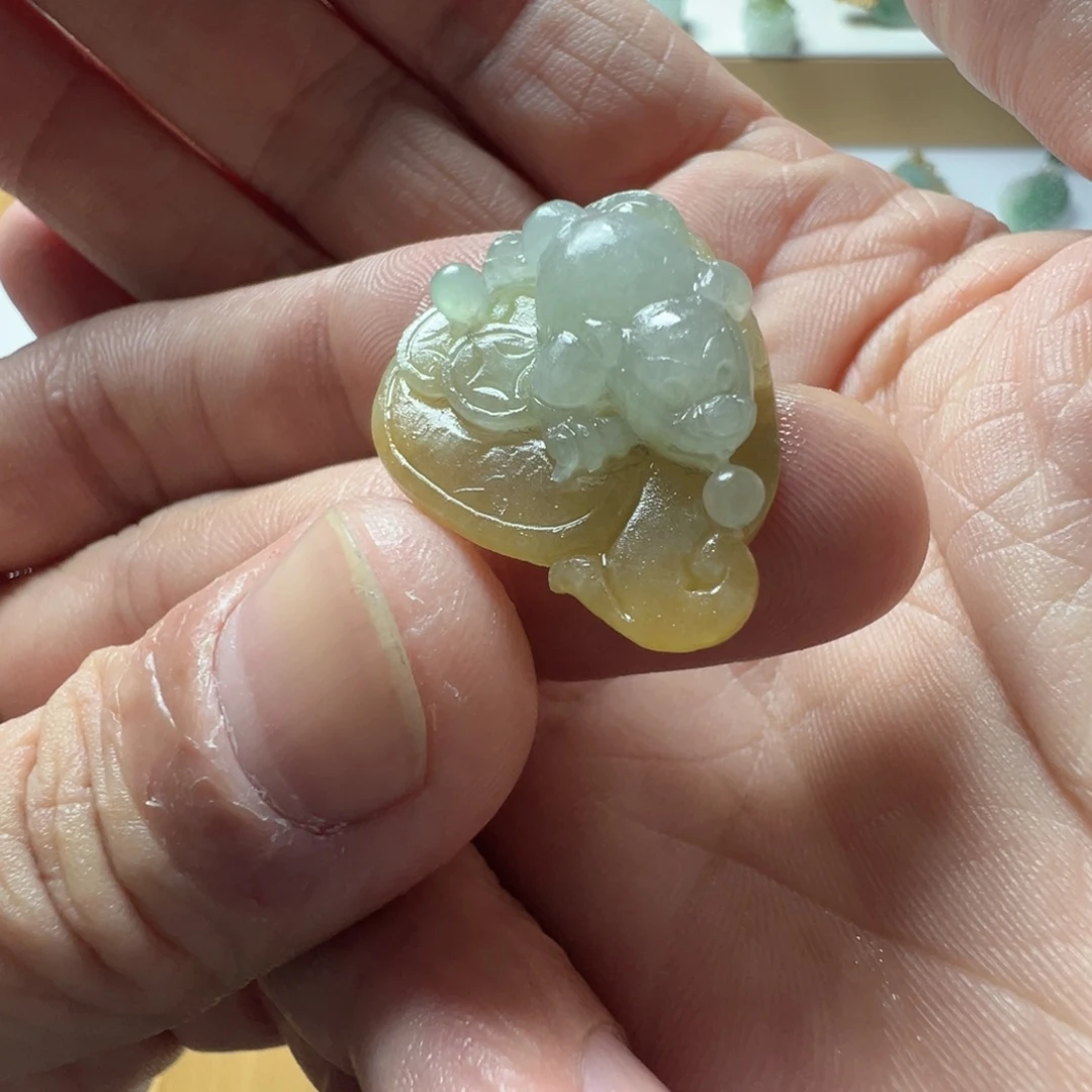 定制翡翠未镶嵌金蟾