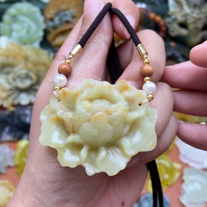 蛇纹石玉未镶嵌吊坠