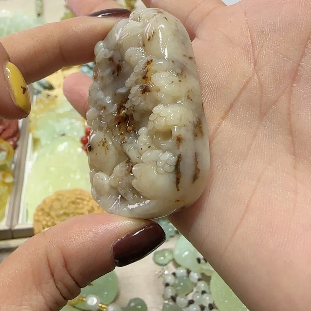 未镶嵌蛇纹石玉吊坠