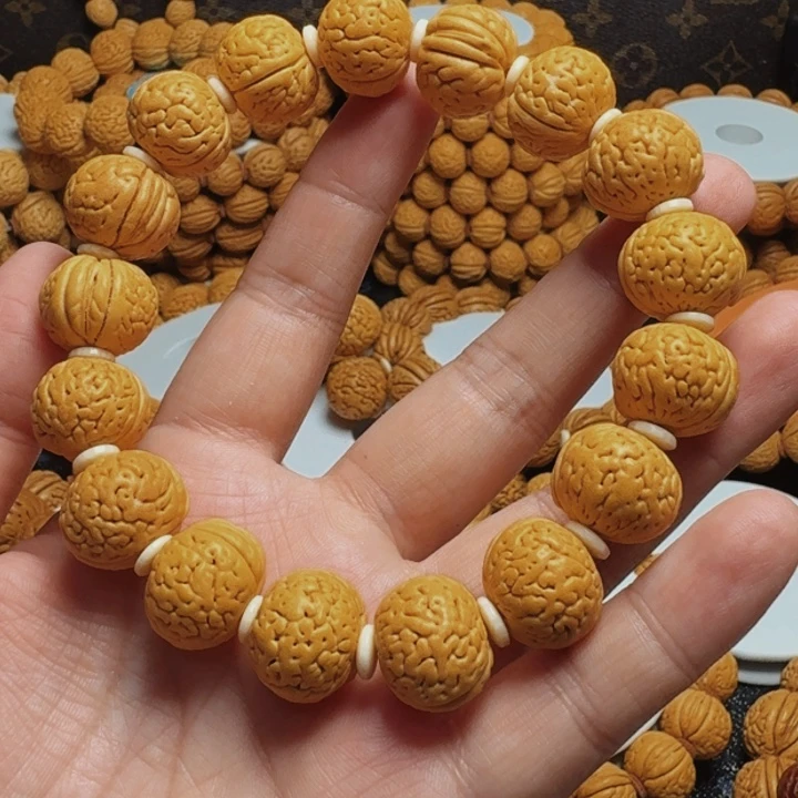 小***人桃核吊坠肥旗肌肉