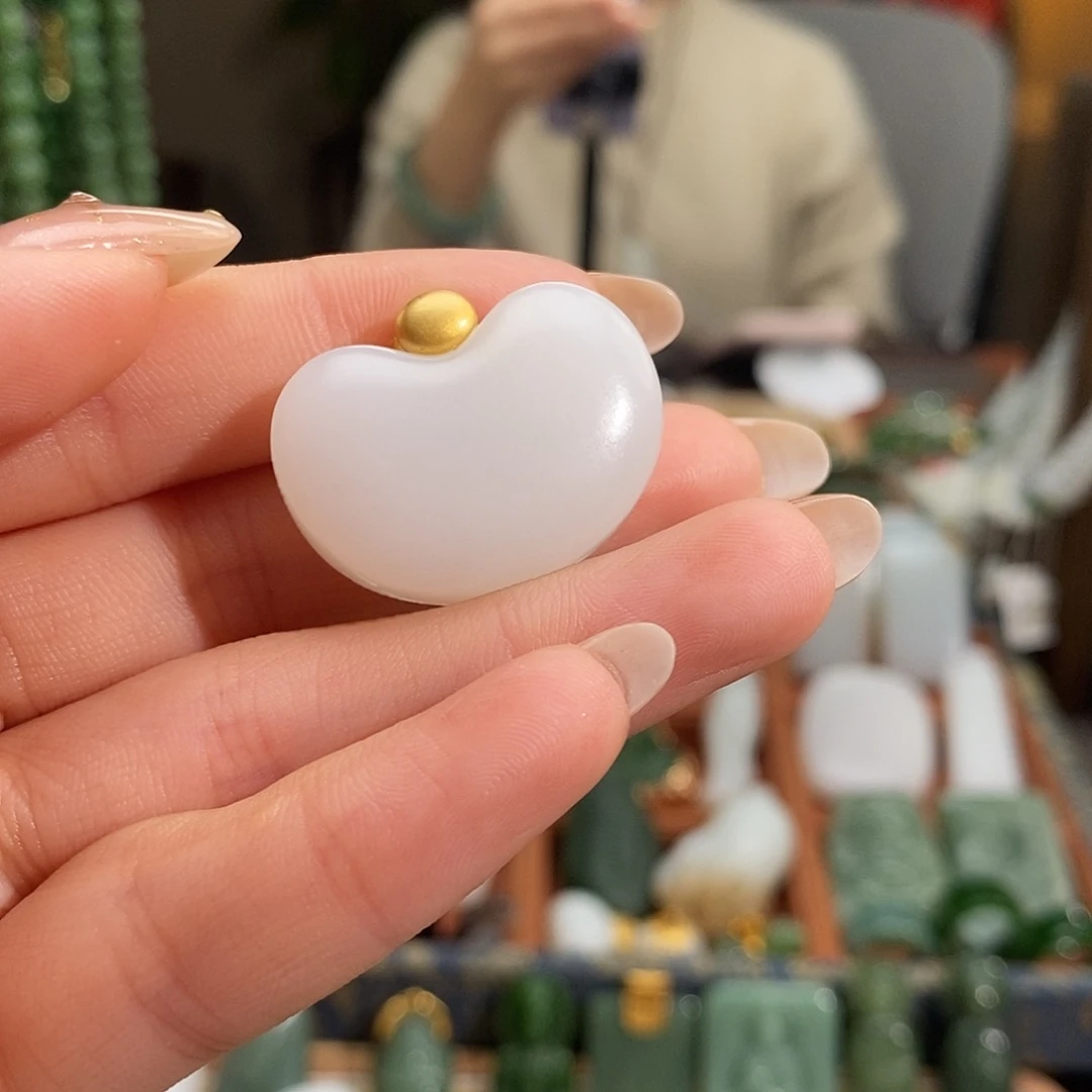 和田玉18K金镶嵌吊坠(赠链)