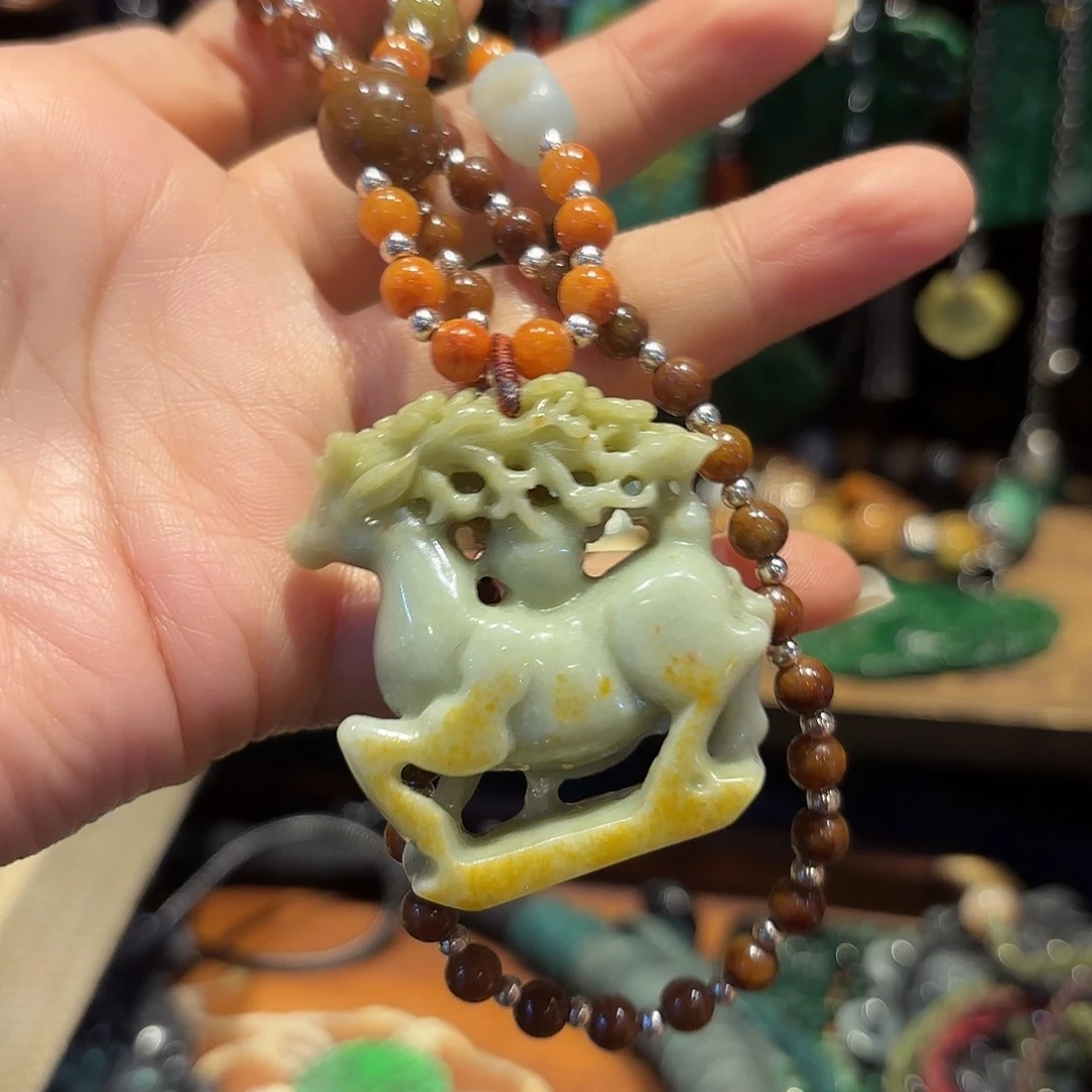 翡翠颈饰未镶嵌，