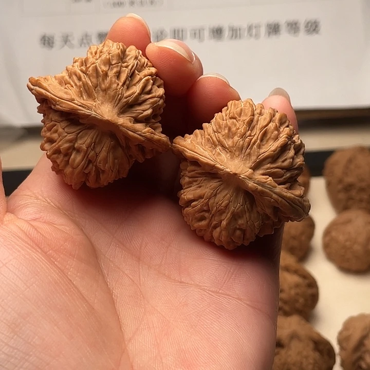 P***e吊坠文玩核桃四座楼