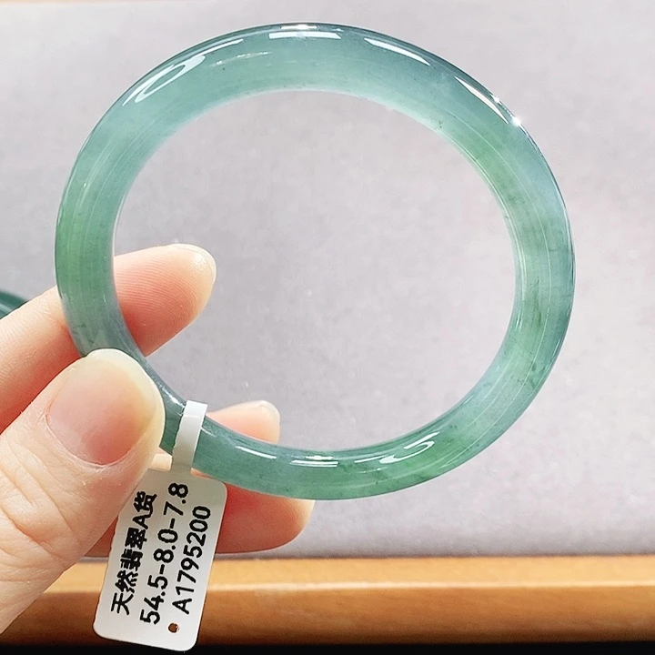 翡翠未镶嵌手镯（圆镯）