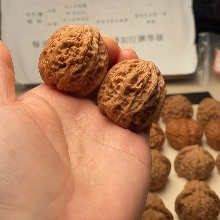 文玩核桃吊坠野牛