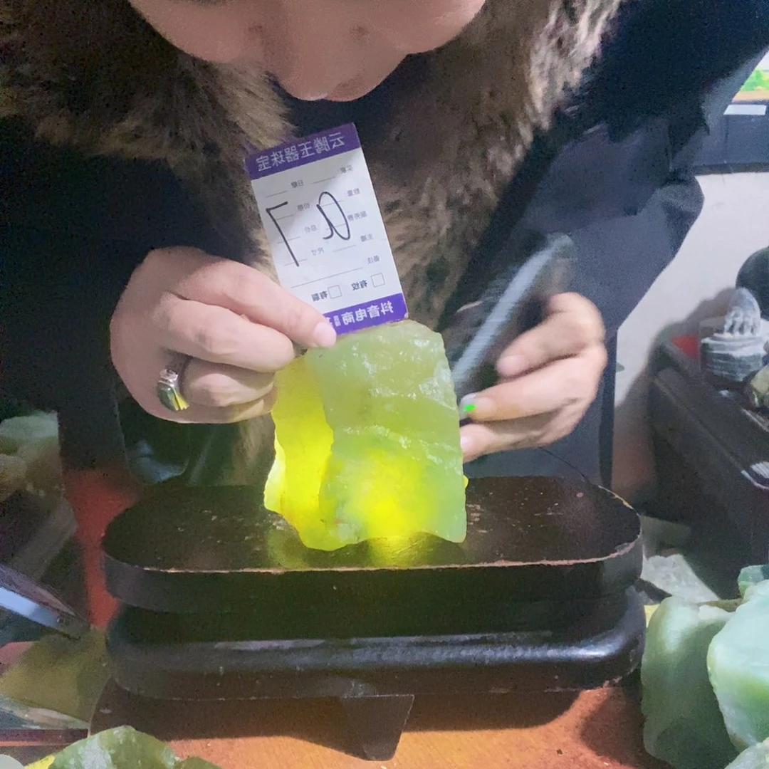 蛇纹石玉未镶嵌珠宝奇石