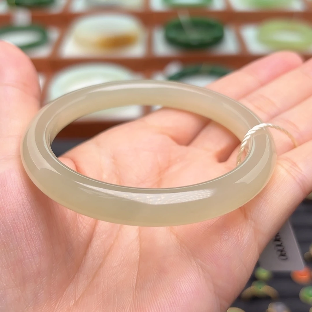 【闪购商品】未镶嵌手镯和田玉