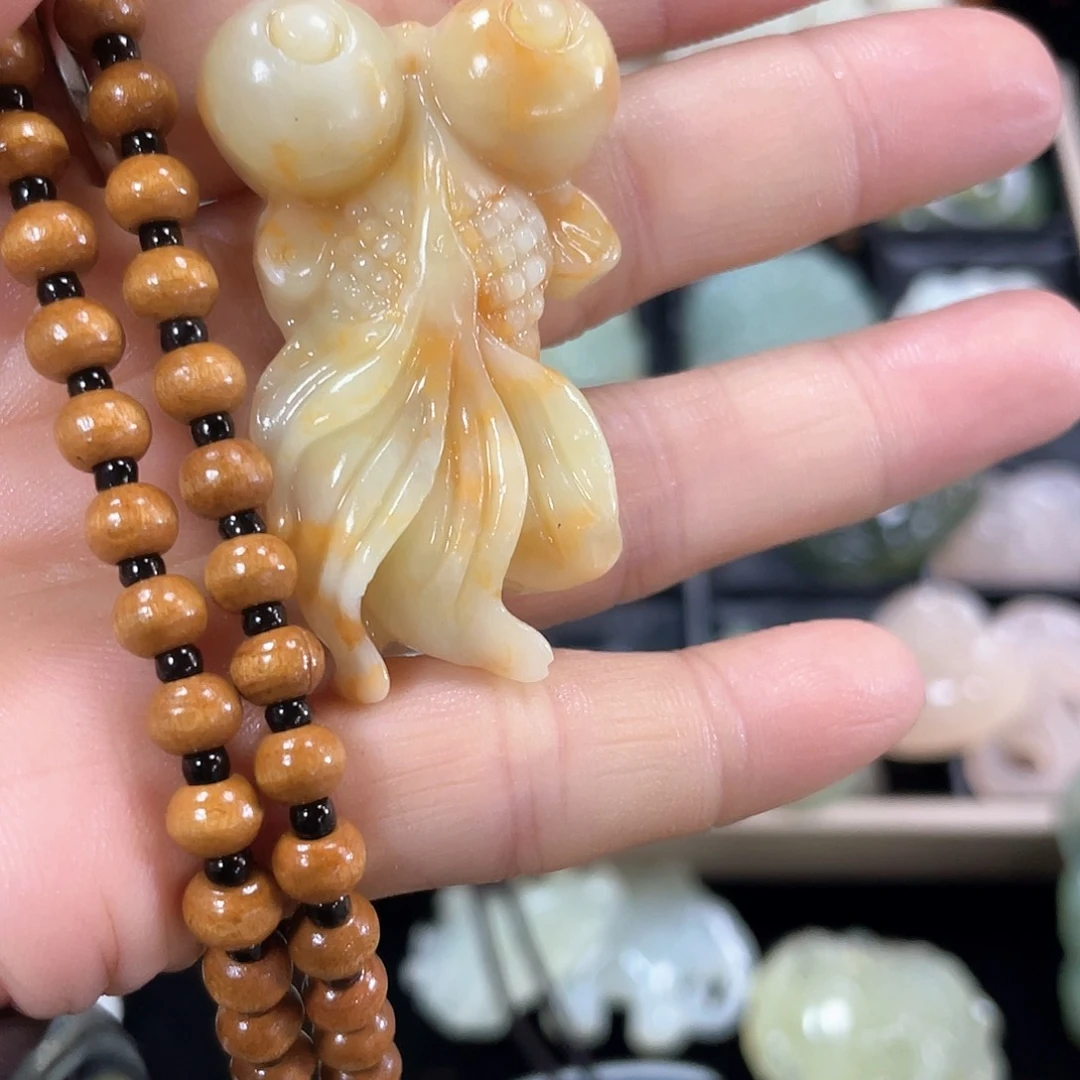 石英质玉颈饰合金