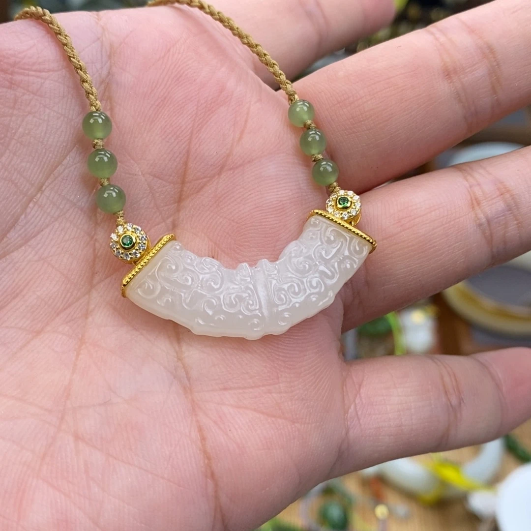 颈饰未镶嵌和田玉