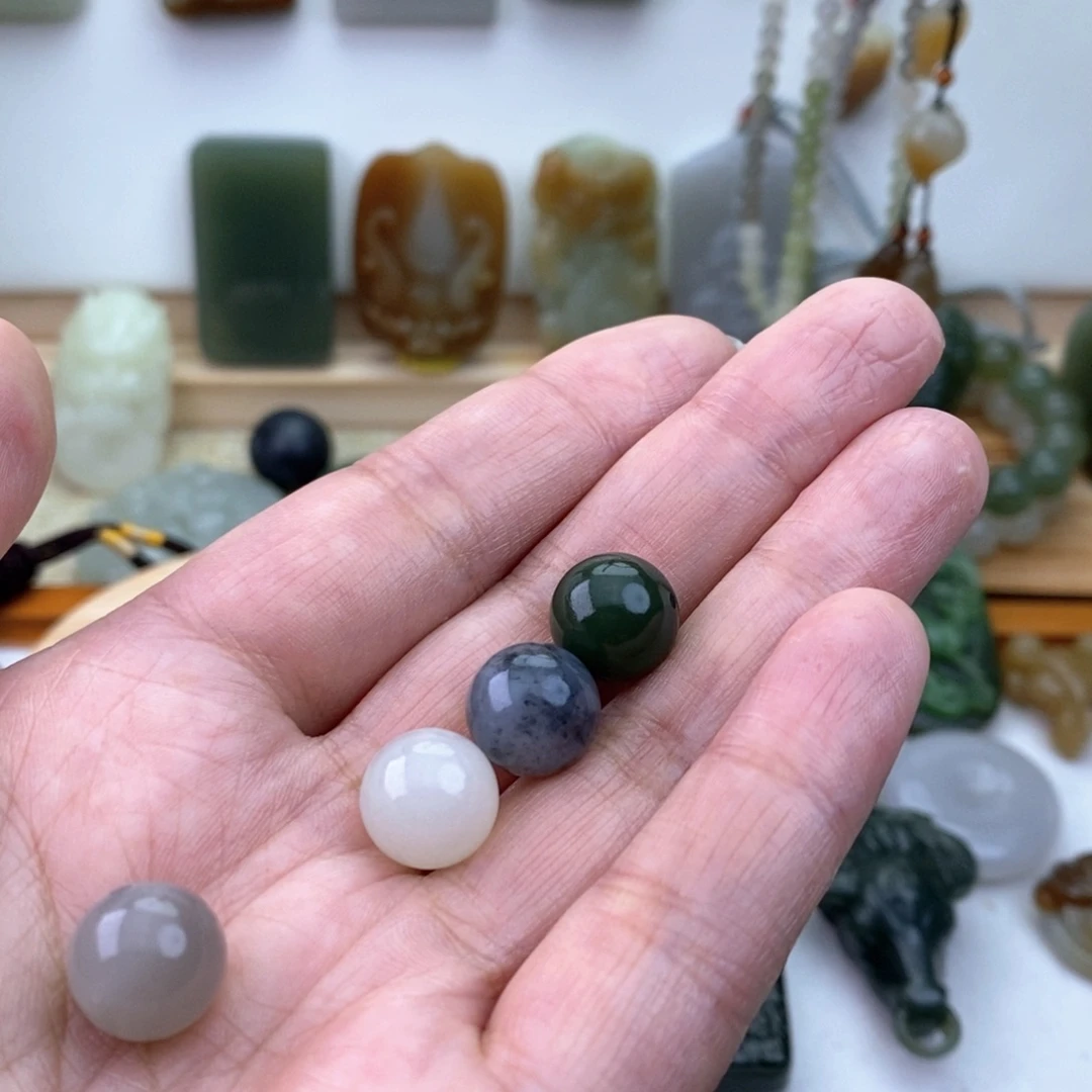 角***牛和田玉未镶嵌颈饰